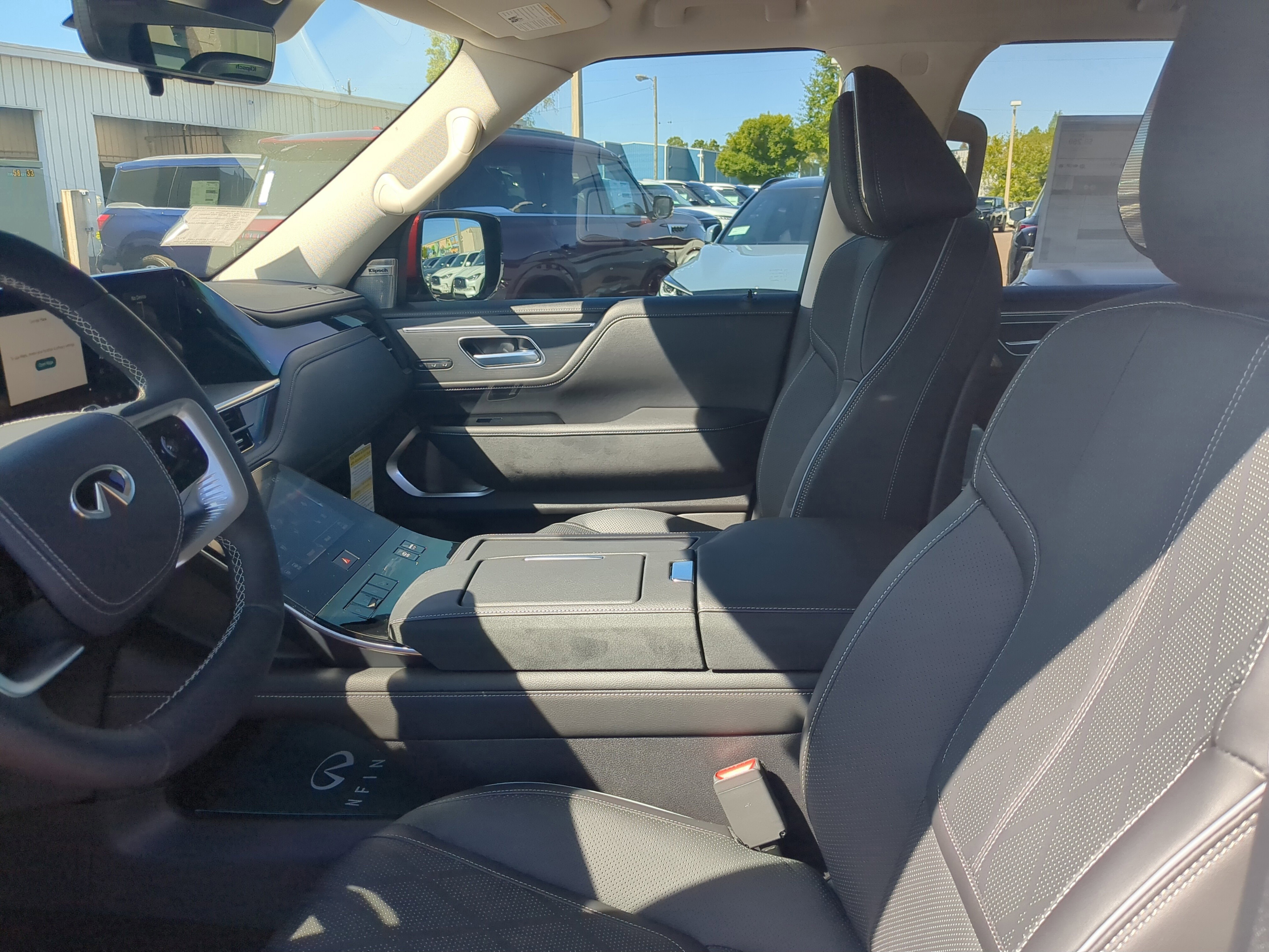 New 2025 INFINITI QX80 Sensory image 29