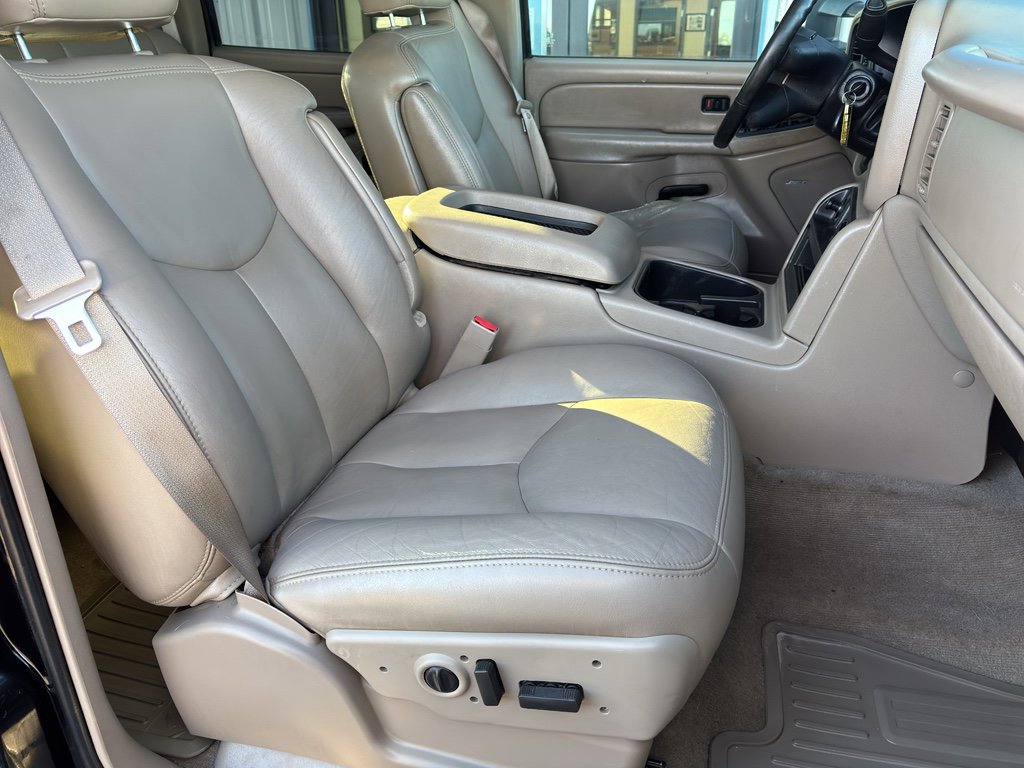 Used 2006 Chevrolet Silverado 2500 LT w/ Heavy-Duty Power Package image 10