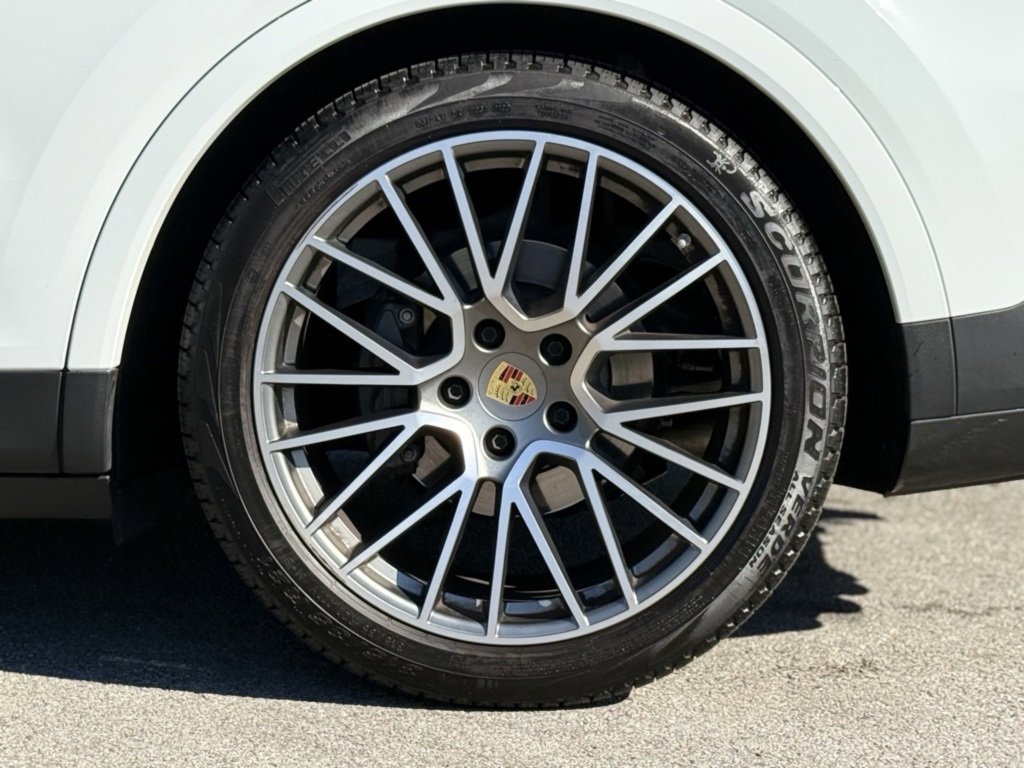 Used 2023 Porsche Cayenne image 11