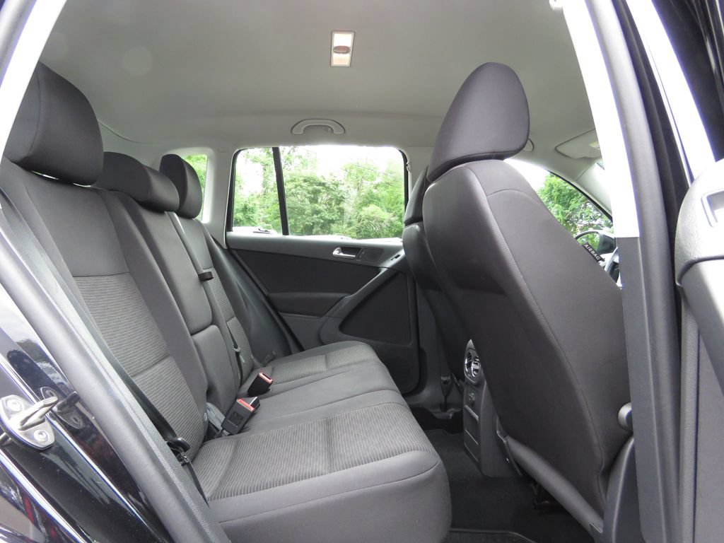 Used 2018 Volkswagen Tiguan Limited w/ Premium Package AWD/4WD image 16