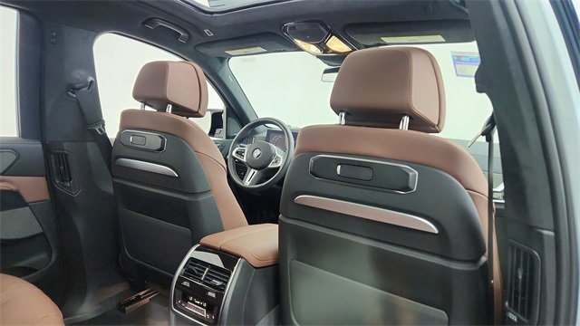 Used 2025 BMW X7 M60i image 27