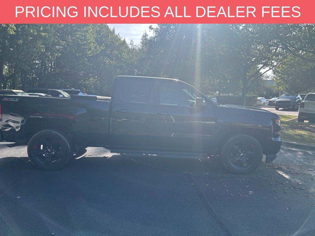 Used 2017 Chevrolet Silverado 1500 LT w/ Redline Edition AWD/4WD image 9