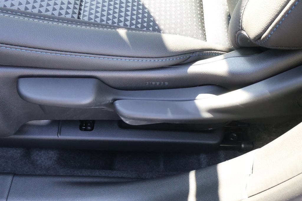 New 2026 Chevrolet Trax LT w/ Sunroof Package FWD image 17
