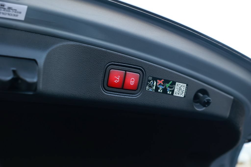 Used 2023 Mercedes-Benz E 450 Coupe image 39