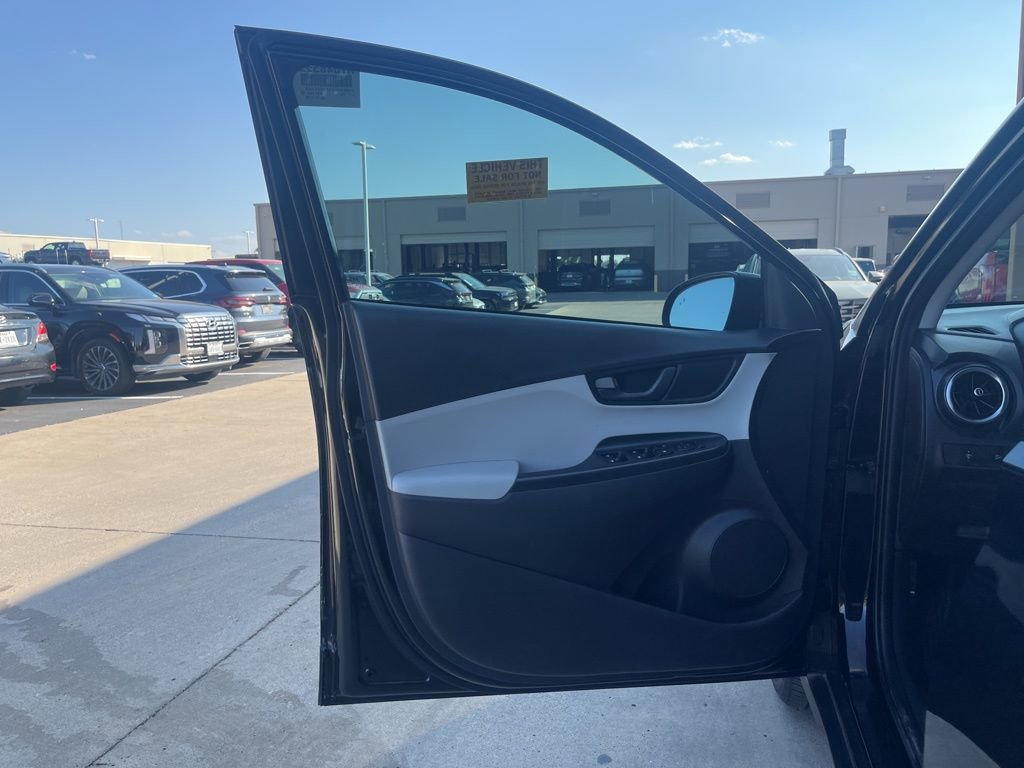 Used 2023 Hyundai Kona SEL image 31