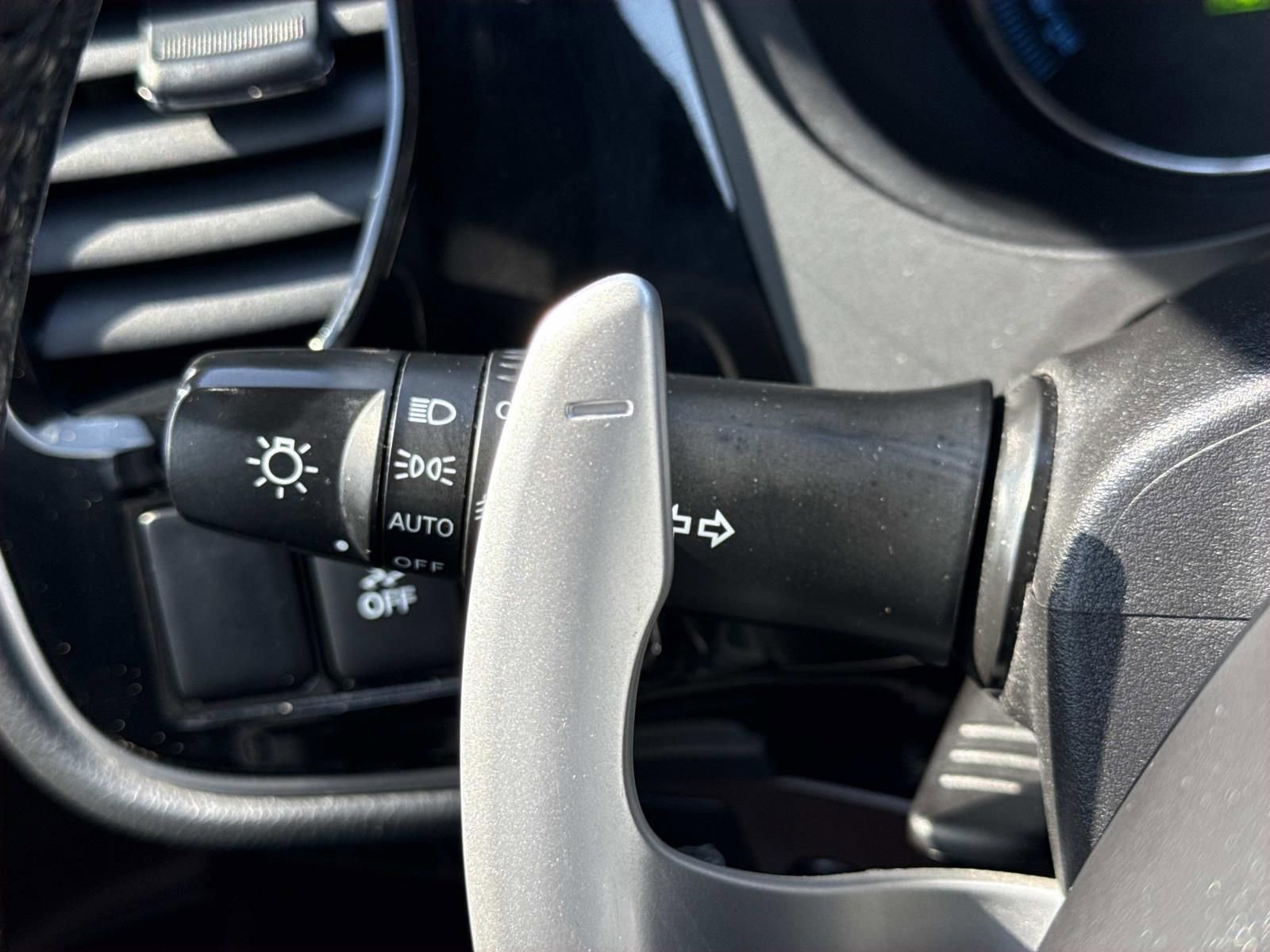 Used 2018 Mitsubishi Outlander 4WD Plug-In Hybrid image 16
