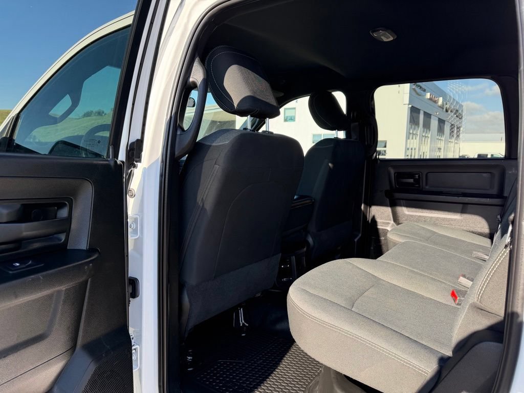 Used 2021 RAM 5500 Tradesman w/ Chrome Appearance Group AWD/4WD image 16