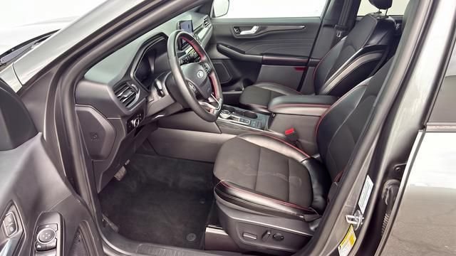 Used 2025 Ford Escape ST-Line Select AWD/4WD image 29