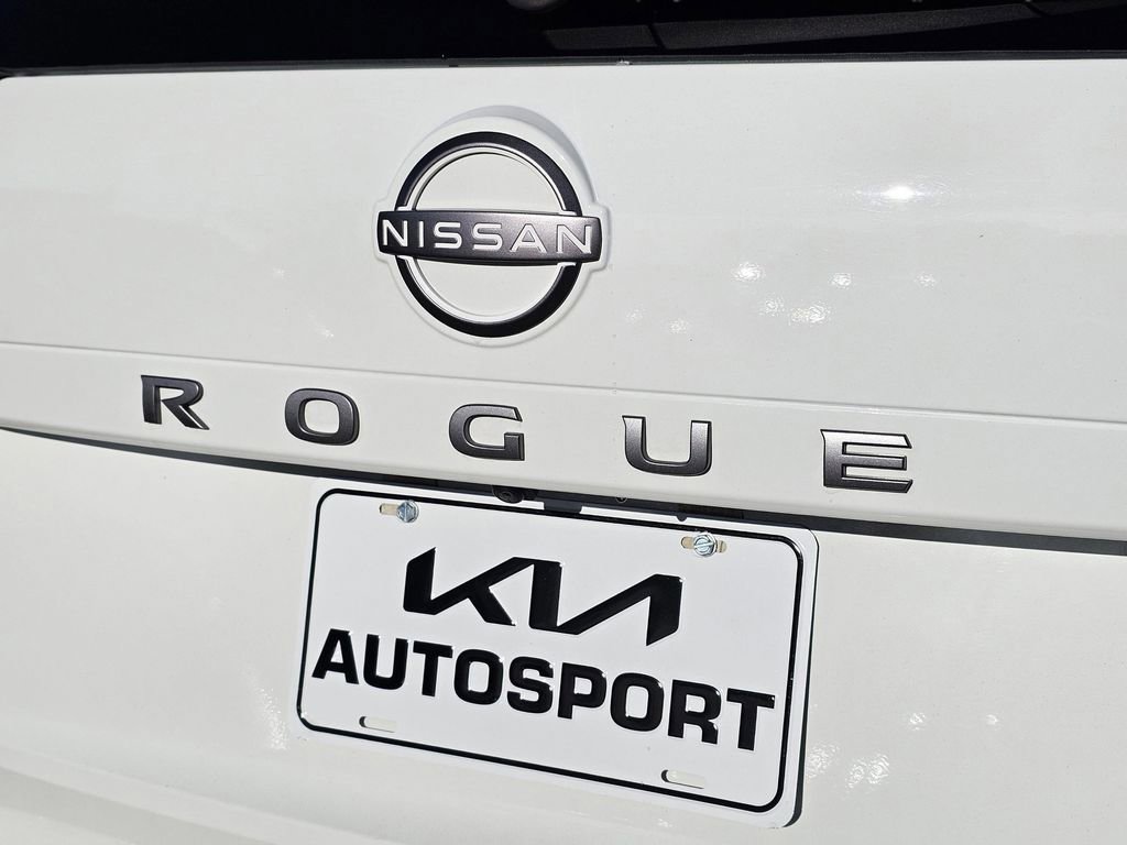 Used 2024 Nissan Rogue S image 10