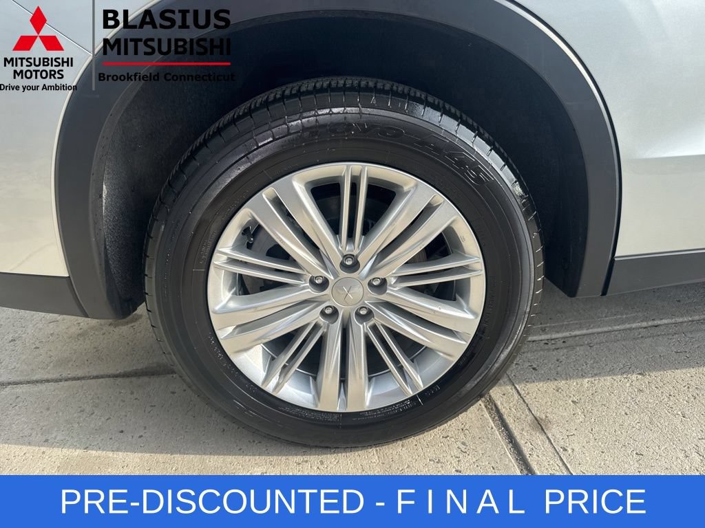 Used 2025 Mitsubishi Outlander ES AWD/4WD image 16