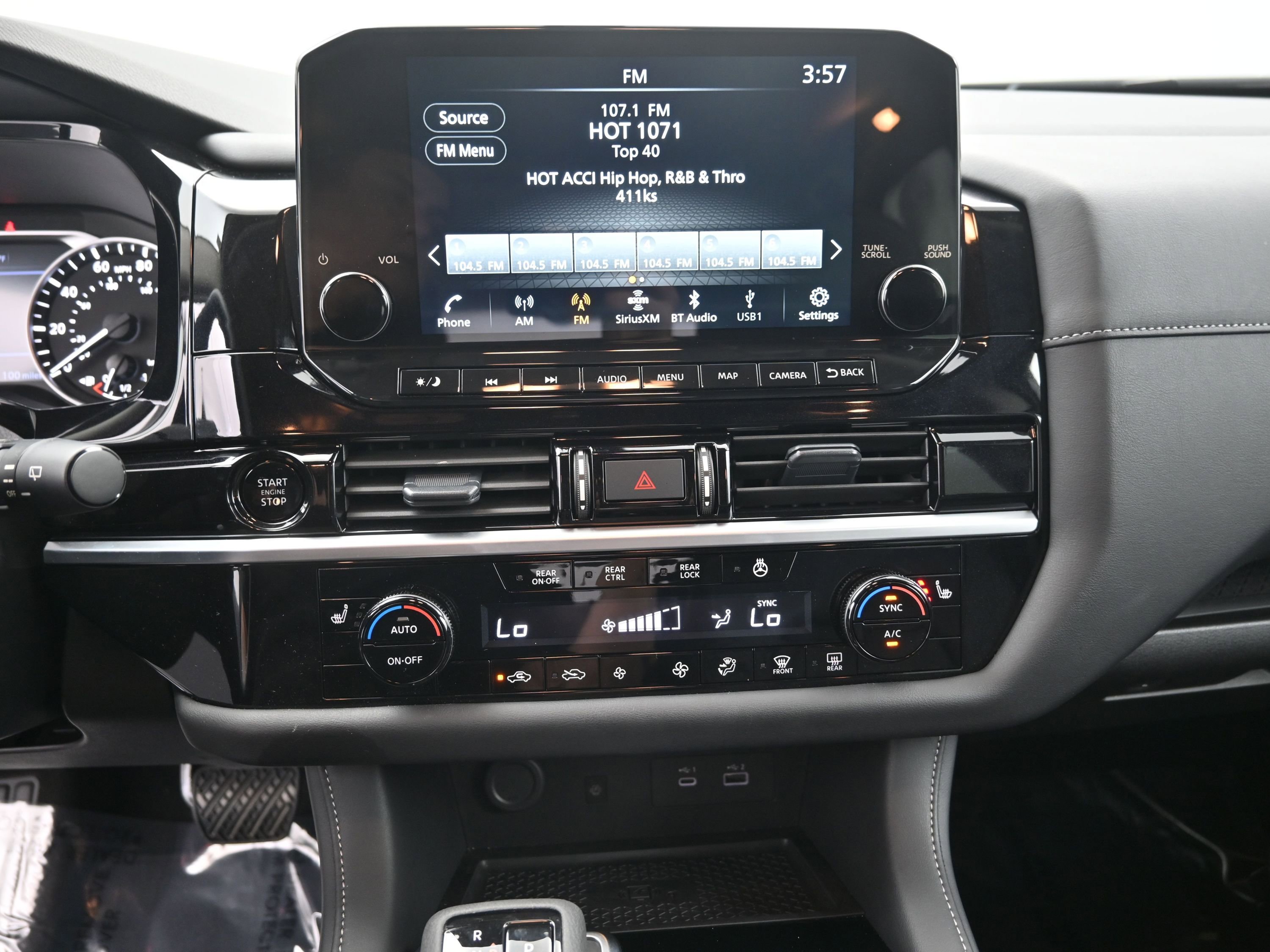 Used 2025 Nissan Pathfinder SL w/ SL Premium Package image 15