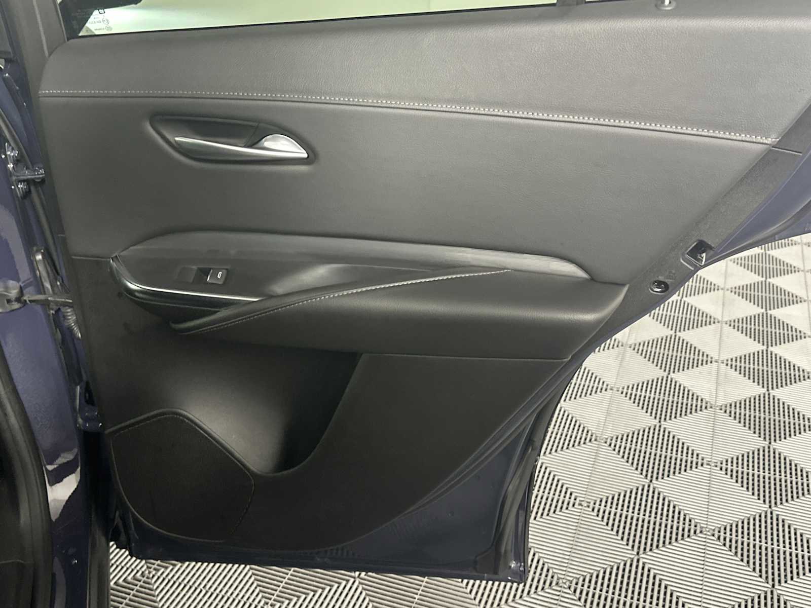 Used 2025 Cadillac XT4 Premium Luxury image 16