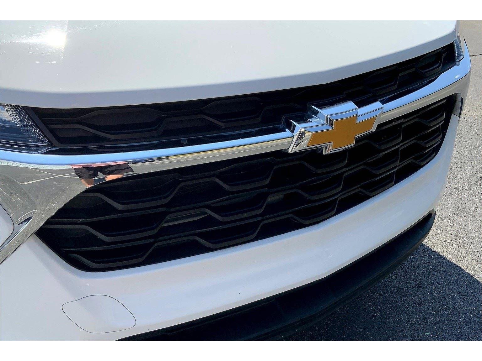 Used 2025 Chevrolet Trax LS image 28