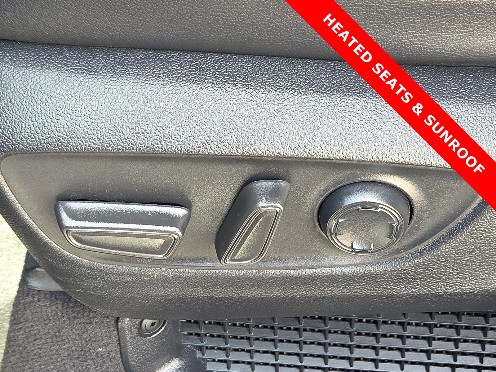 Used 2023 Toyota Sienna XSE w/ XSE Plus Package image 16