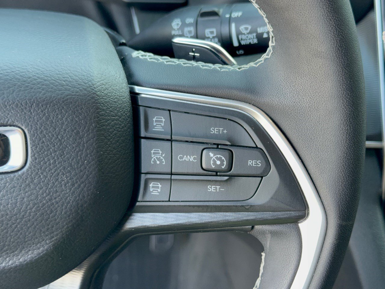 Used 2024 Jeep Grand Cherokee Altitude AWD/4WD image 19