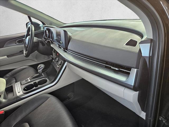 Used 2024 Kia Carnival LX image 21
