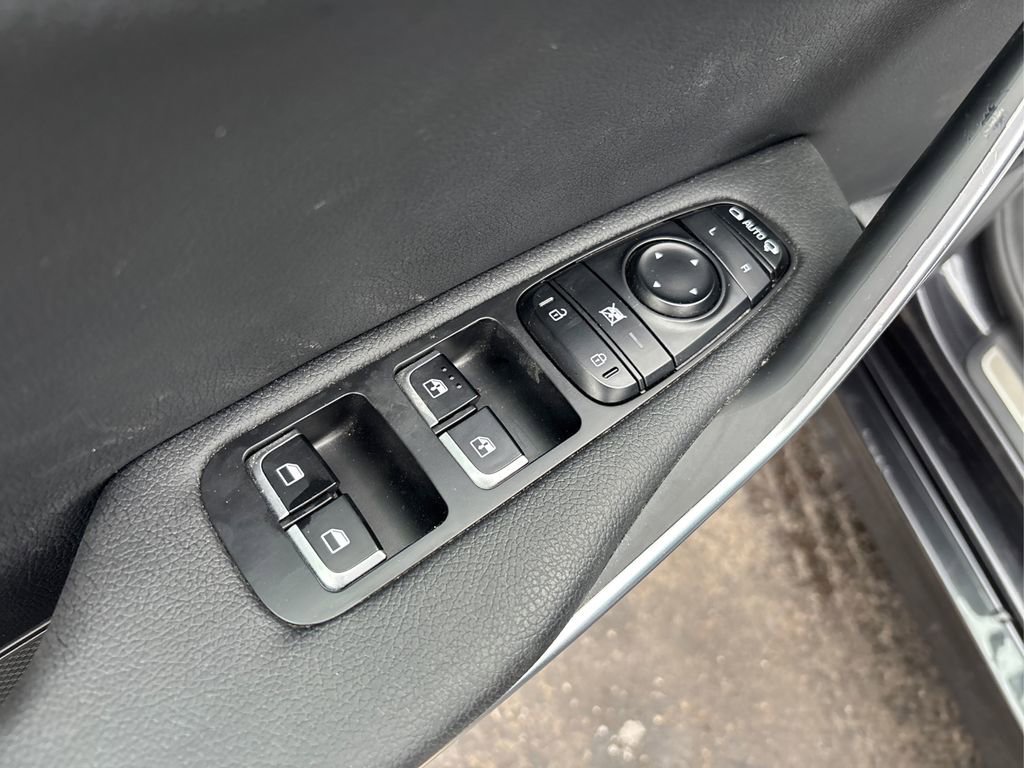 Used 2022 Kia Stinger GT1 image 36