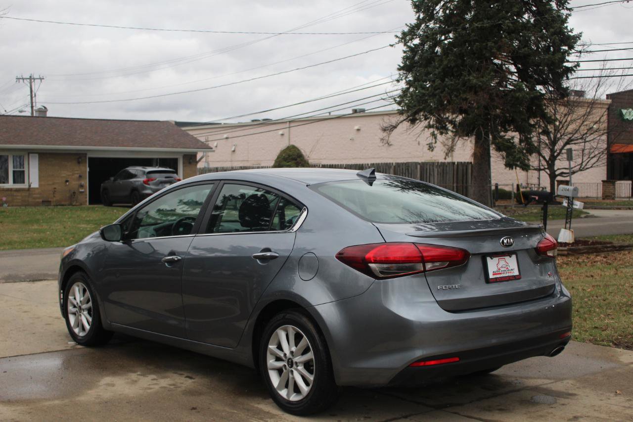 Used 2017 Kia Forte S w/ S Technology Package image 7