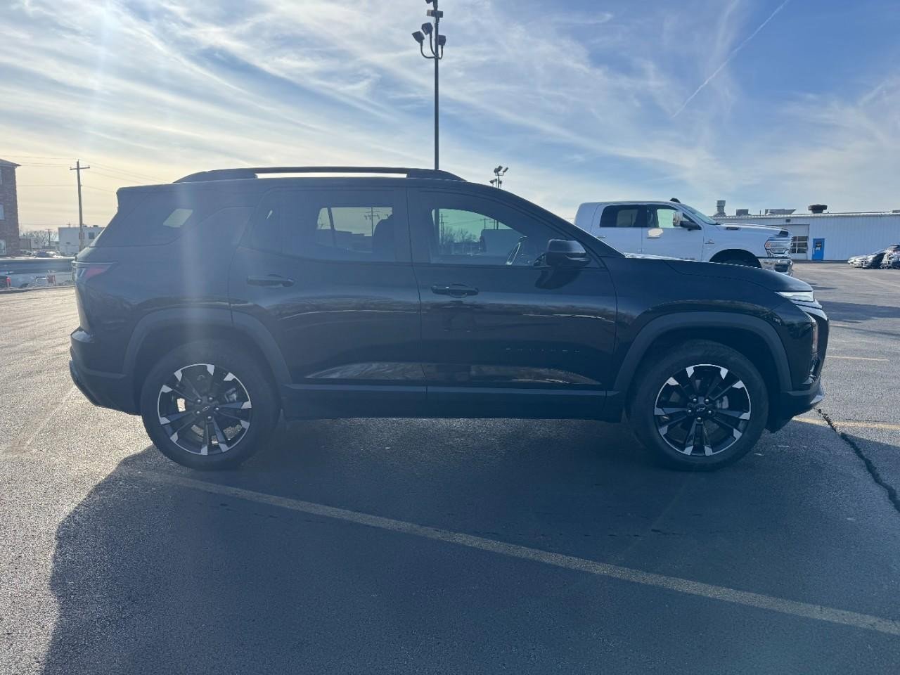 Used 2025 Chevrolet Equinox RS w/ Safety and Technology Package image 3