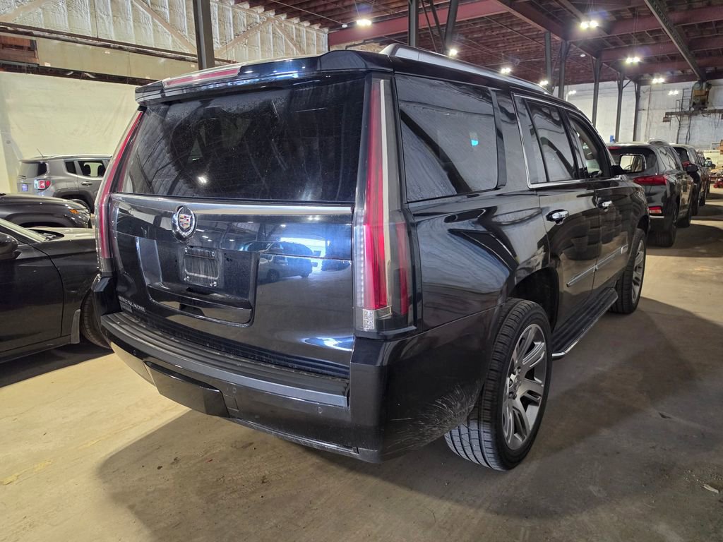 Used 2015 Cadillac Escalade Luxury AWD/4WD image 2