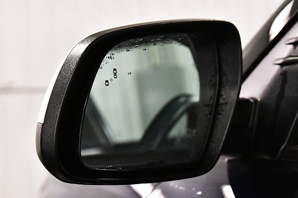 Used 2025 Hyundai Venue Limited FWD image 14