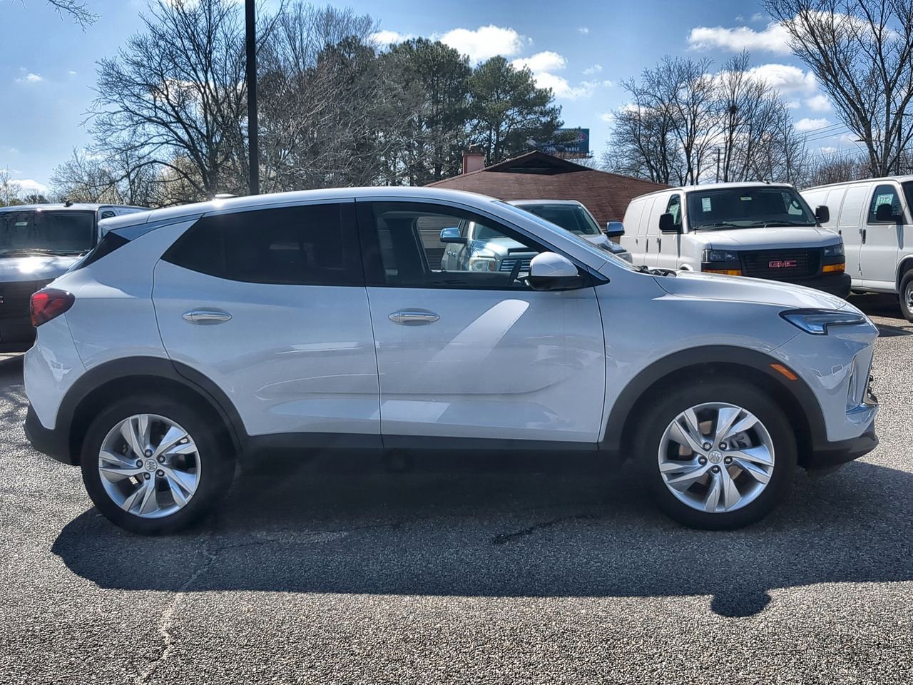 Used 2025 Buick Encore GX Preferred w/ Advanced Technology Package FWD image 9