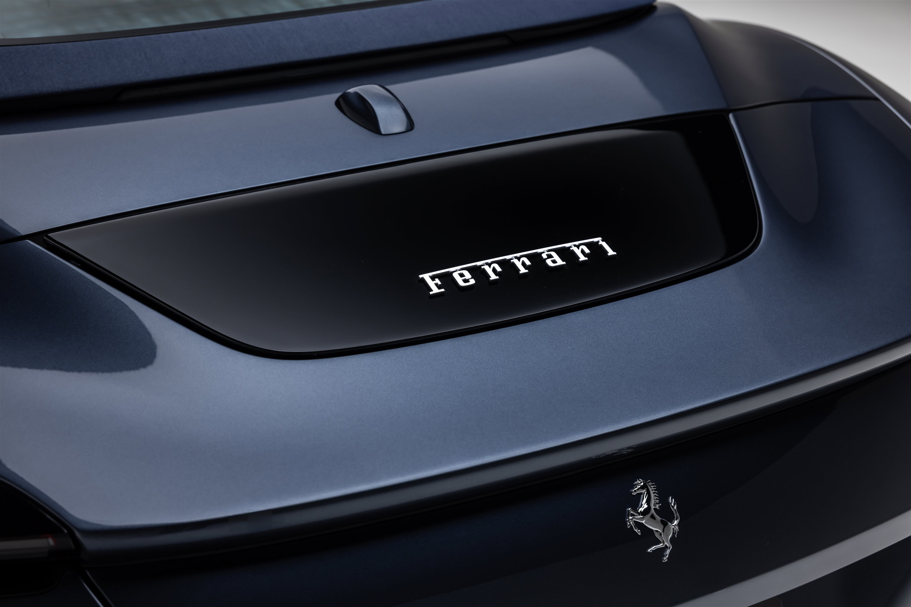 Used 2025 Ferrari Roma Spider RWD image 21