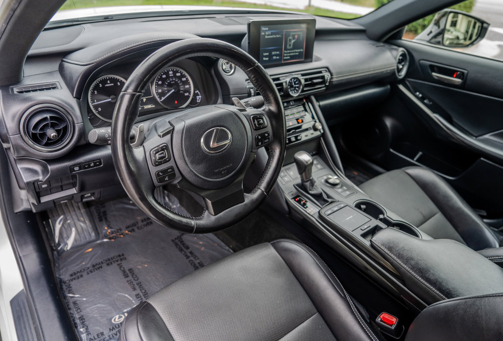 Used 2024 Lexus IS 300 w/ Comfort Package RWD image 4
