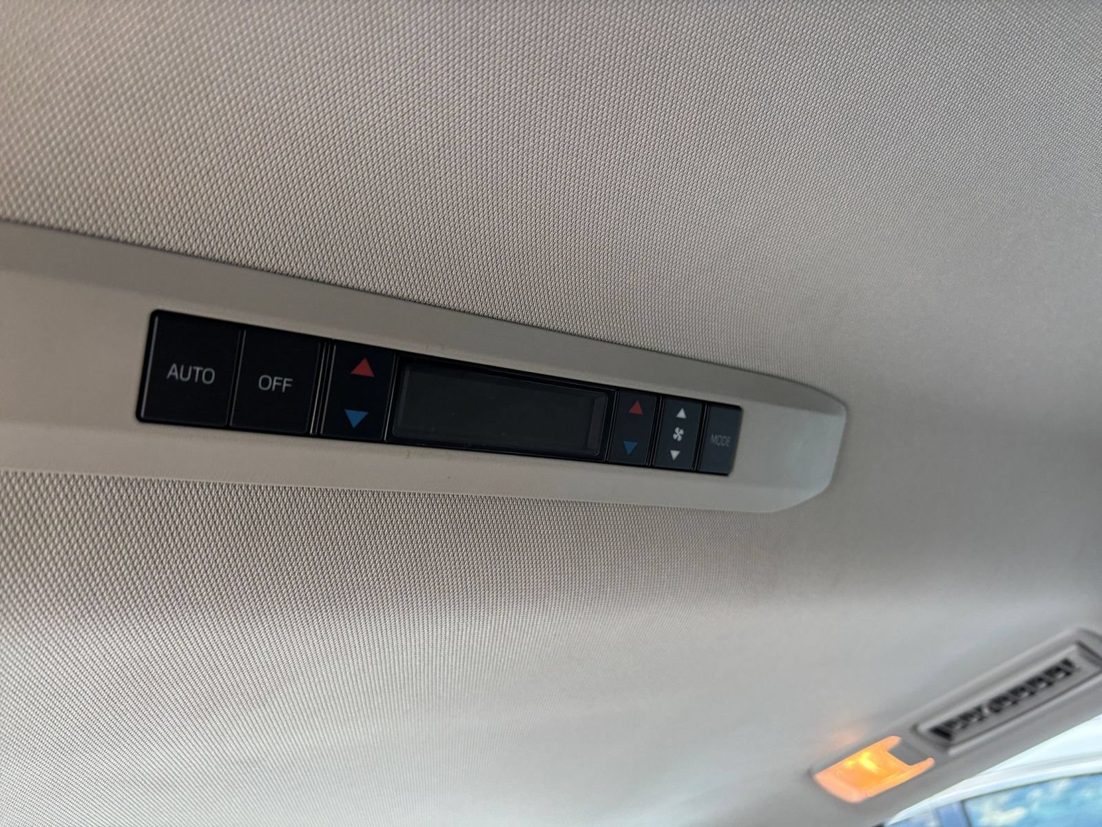 Used 2025 Toyota Sienna XLE FWD image 24