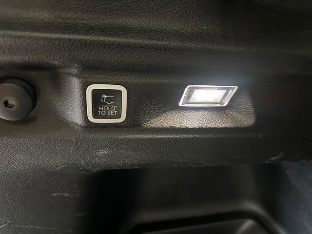 Used 2023 Jeep Grand Cherokee L Laredo image 18