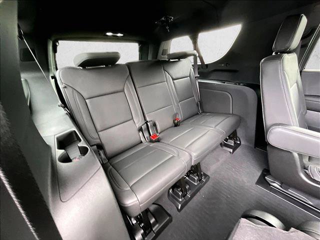 Used 2026 Chevrolet Suburban LT w/ Comfort Package RWD image 29