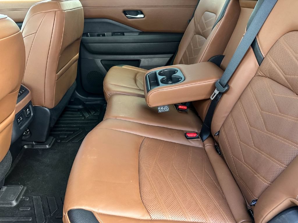 Used 2022 Nissan Pathfinder Platinum w/ Cargo Package FWD image 19