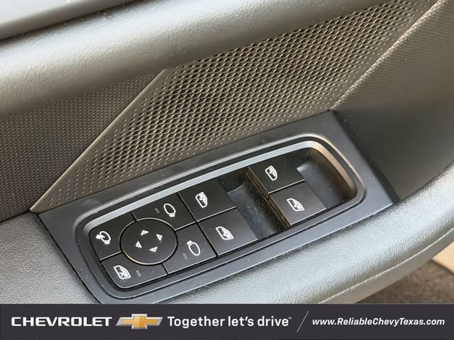 Used 2023 Porsche Taycan RWD image 28