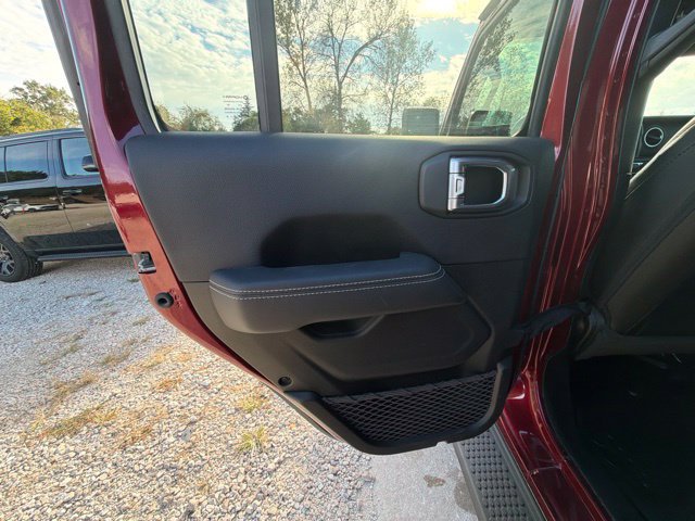 Used 2021 Jeep Wrangler Unlimited Sahara w/ Cold Weather Group AWD/4WD image 14