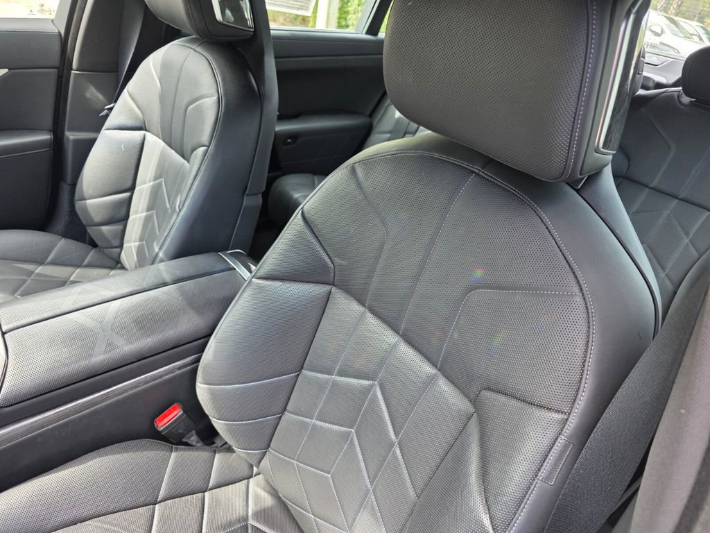 Certified 2023 BMW i7 xDrive60 image 11