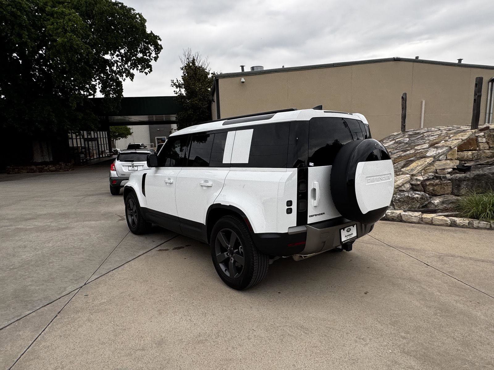 Used 2026 Land Rover Defender 110 S AWD/4WD image 3