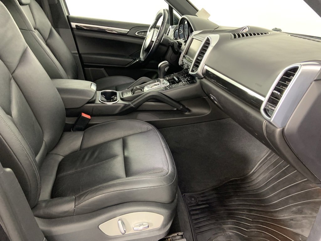 Used 2014 Porsche Cayenne w/ Basic Package image 16