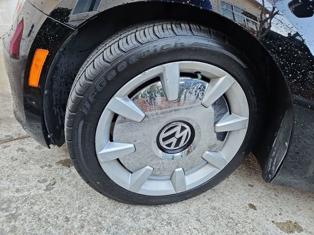 Used 2012 Volkswagen Beetle 2.5 image 28