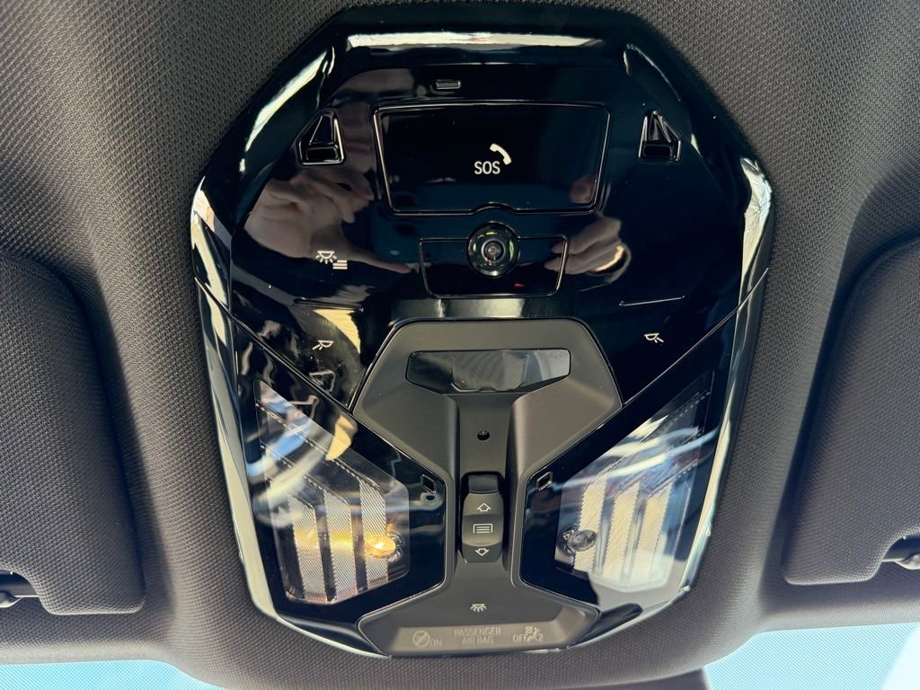 Used 2025 BMW 740i xDrive image 31