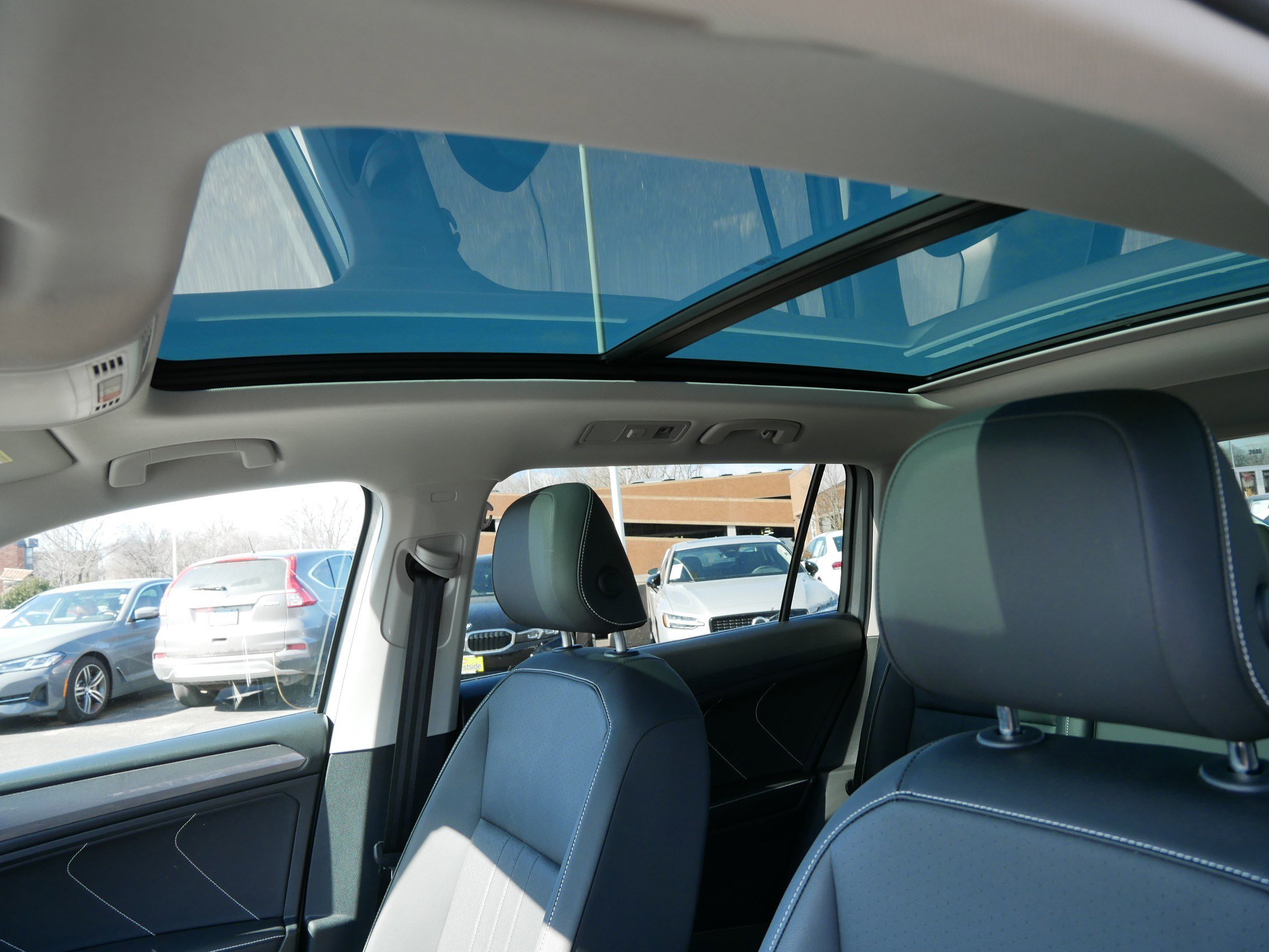 Certified 2023 Volkswagen Tiguan SE w/ Panoramic Sunroof Package image 29