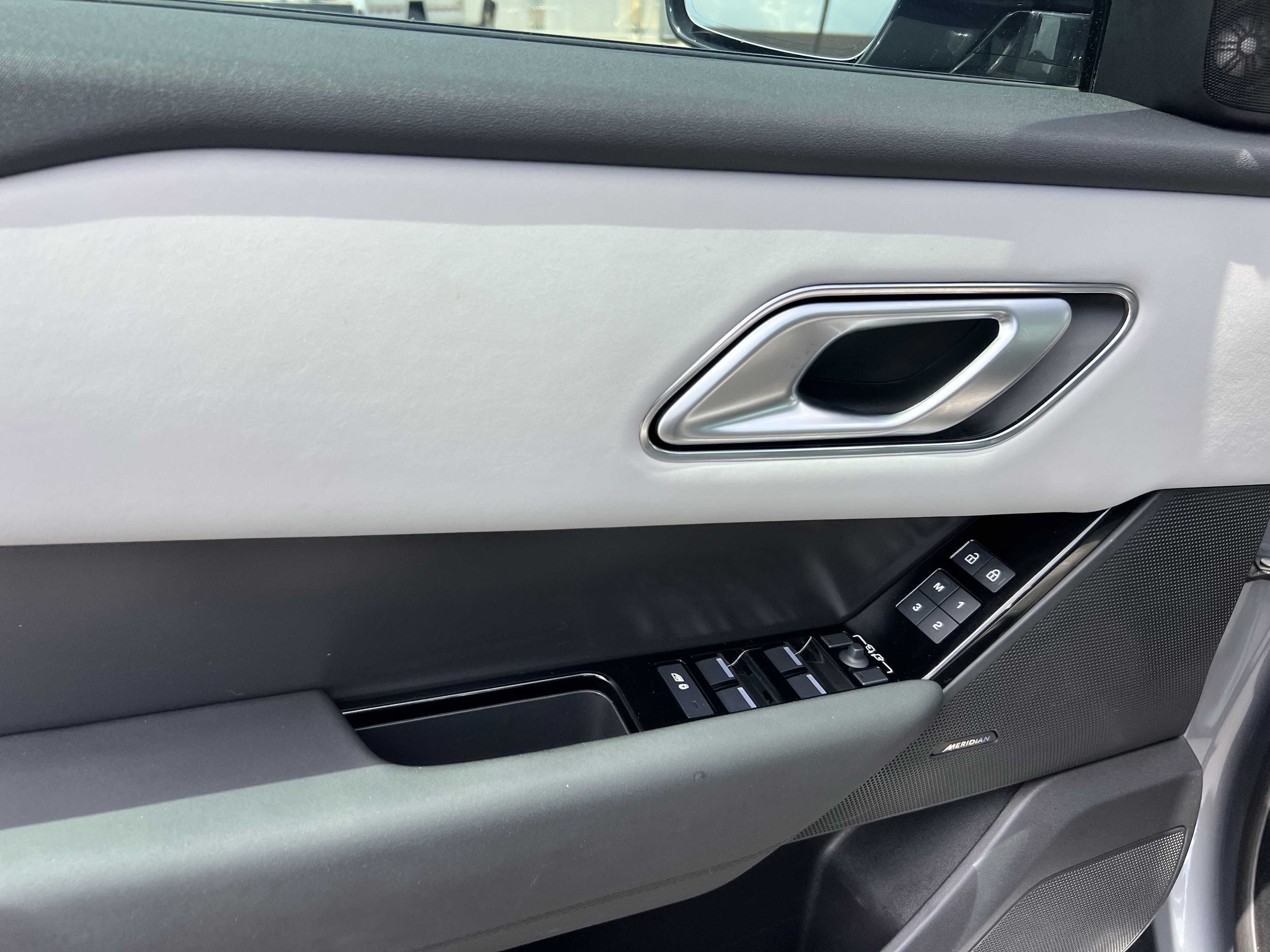 Certified 2026 Land Rover Range Rover Velar S AWD/4WD image 15
