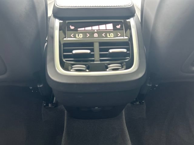 Certified 2025 Volvo XC90 B6 Plus AWD/4WD image 16