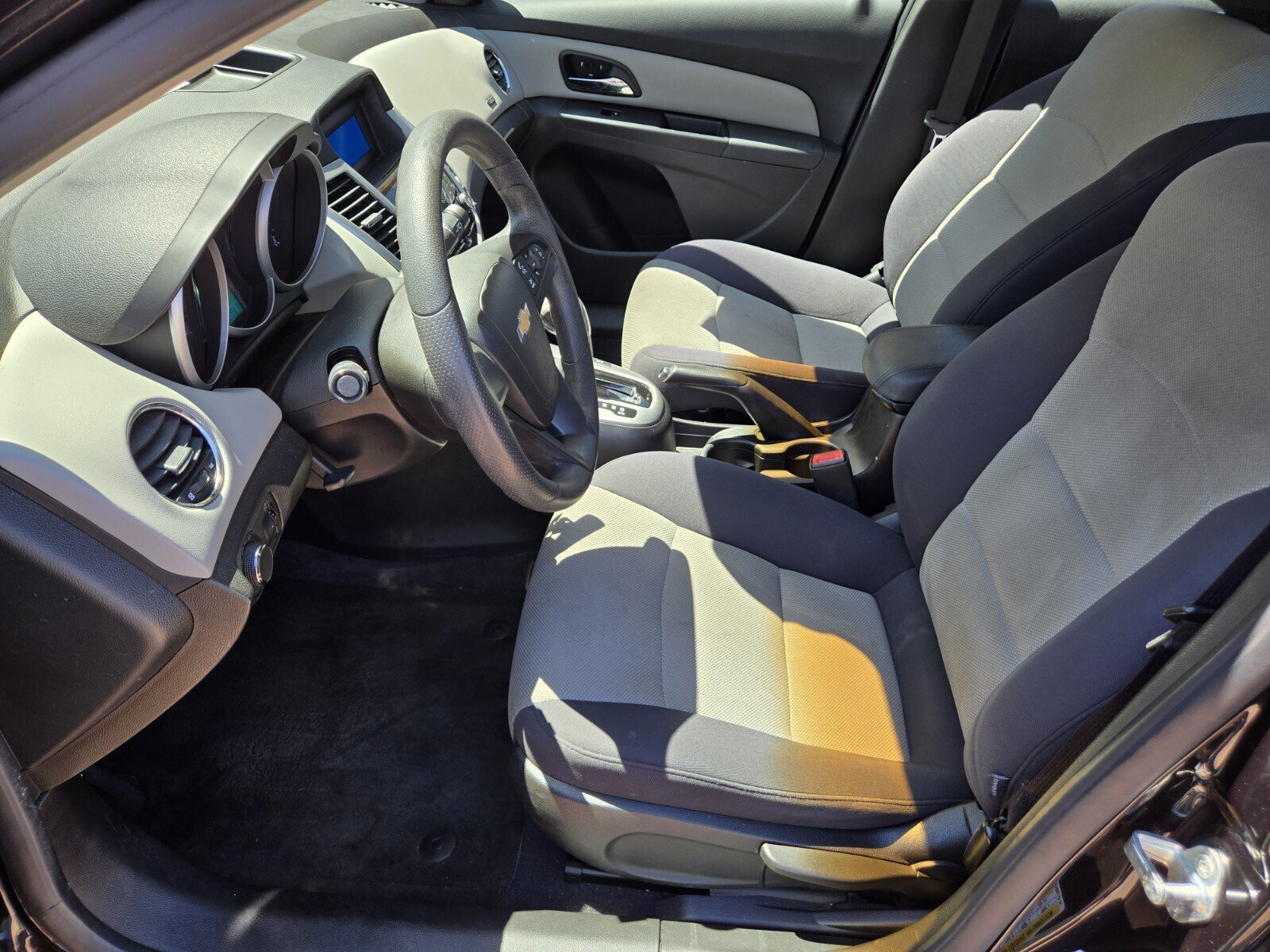 Used 2012 Chevrolet Cruze LS w/ Connectivity Package FWD image 6