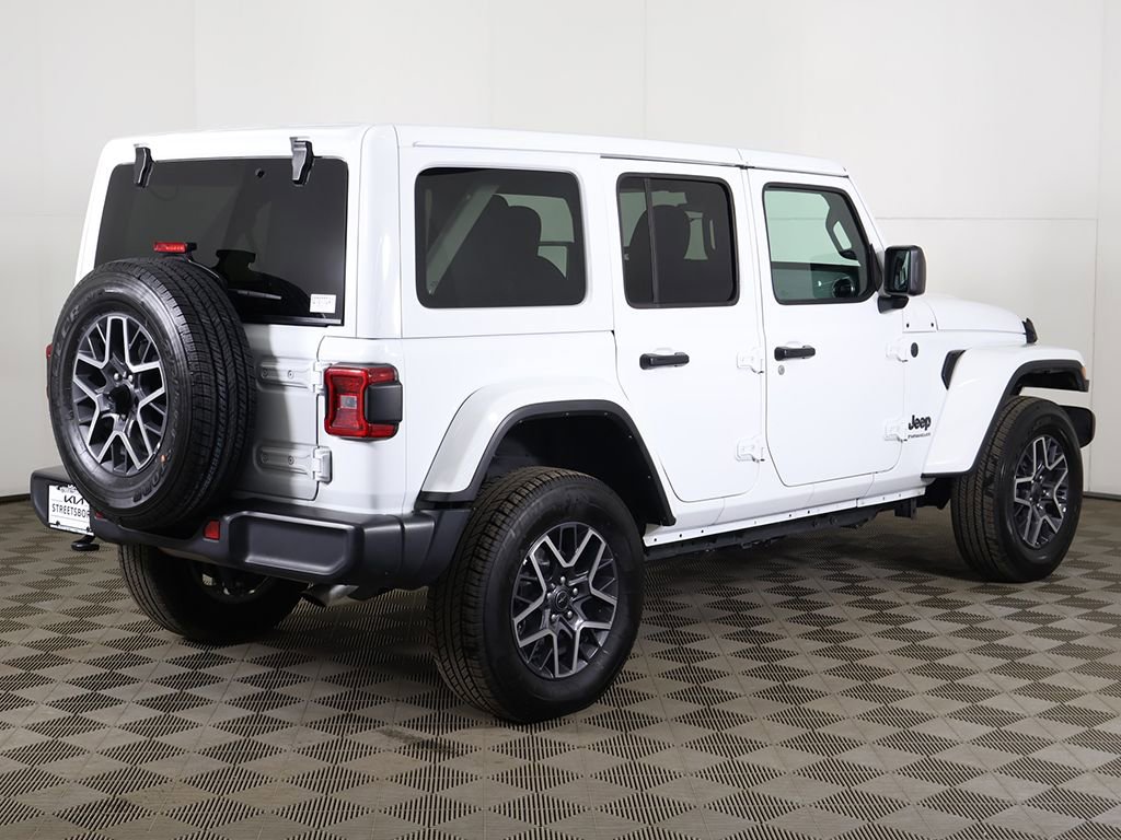 Used 2025 Jeep Wrangler Unlimited Sahara AWD/4WD image 9