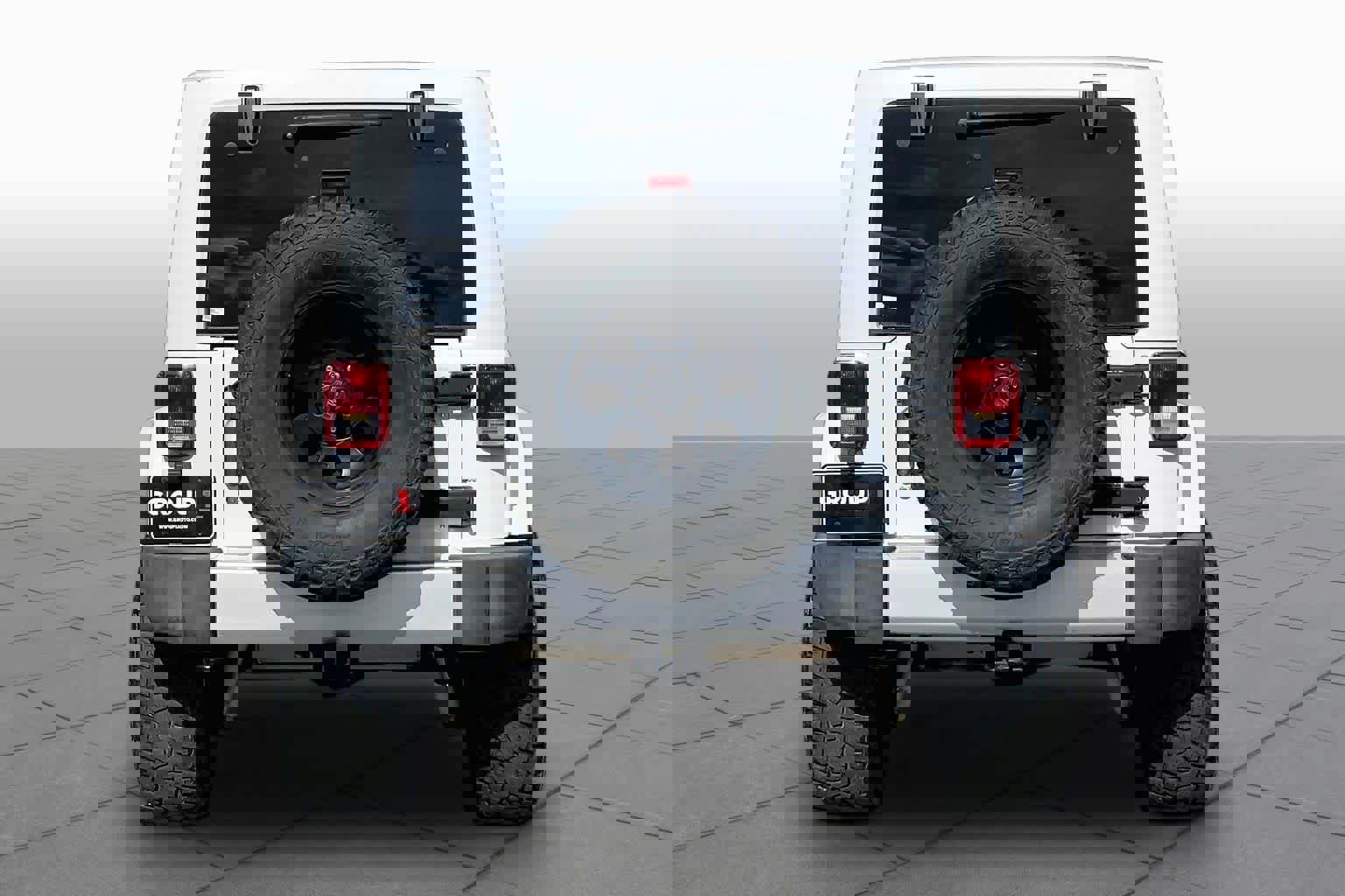 Used 2015 Jeep Wrangler Unlimited Sahara w/ Max Tow Package image 5