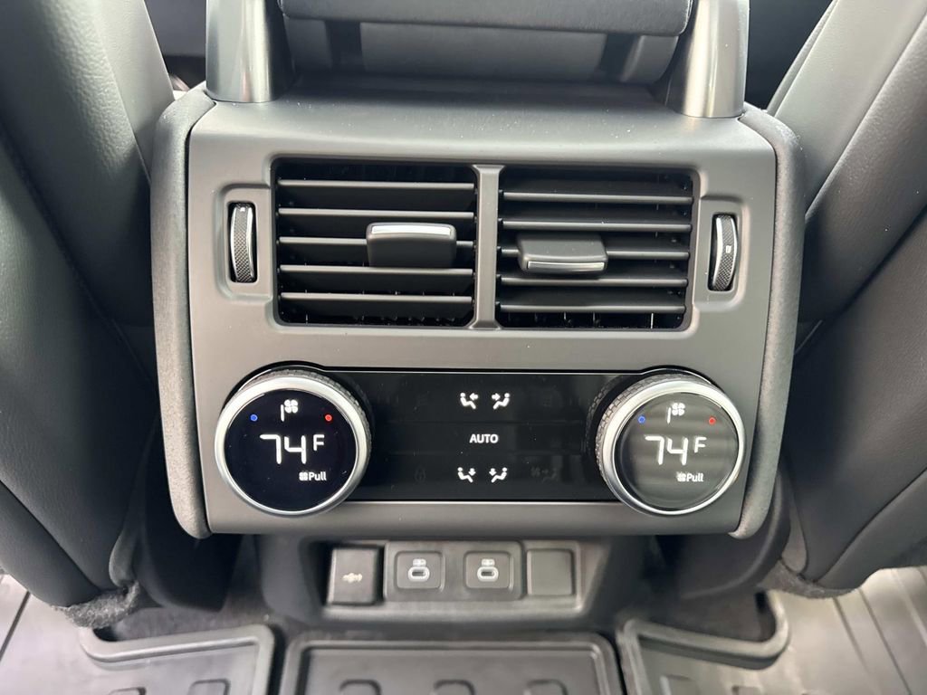 New 2026 Land Rover Discovery Limited Edition image 17