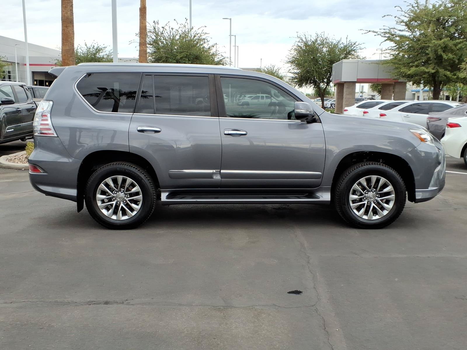 Used 2017 Lexus GX 460 Luxury AWD/4WD image 3