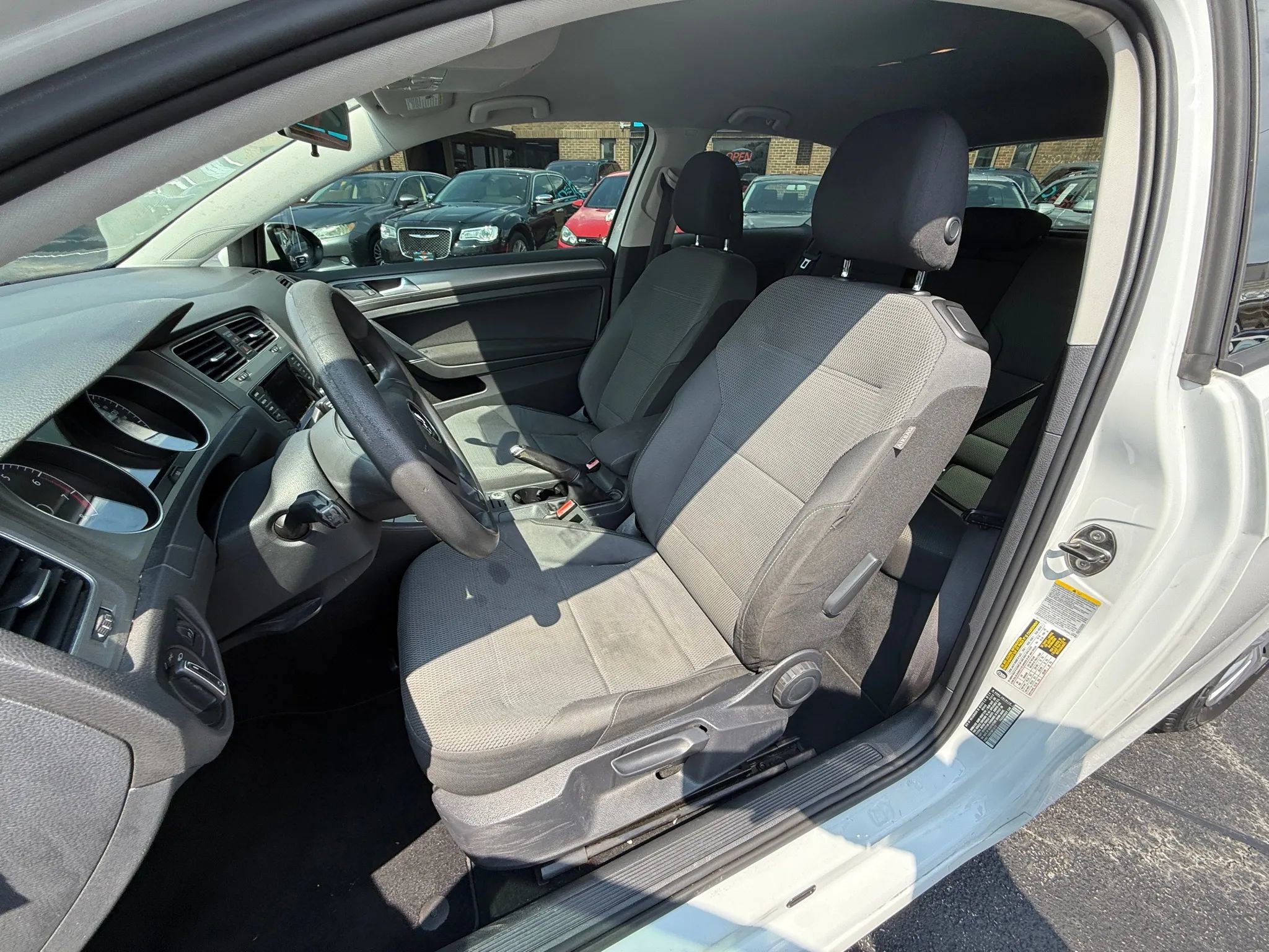 Used 2015 Volkswagen Golf S image 11