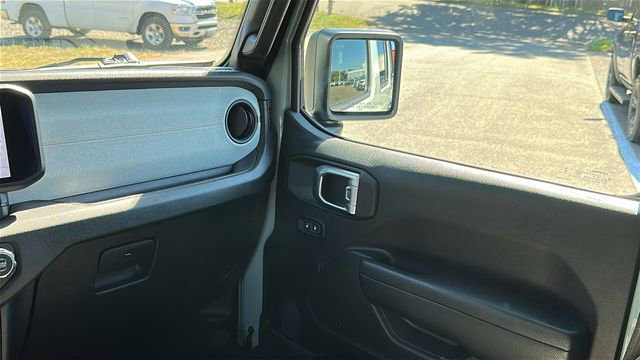 Used 2024 Jeep Wrangler Unlimited image 26