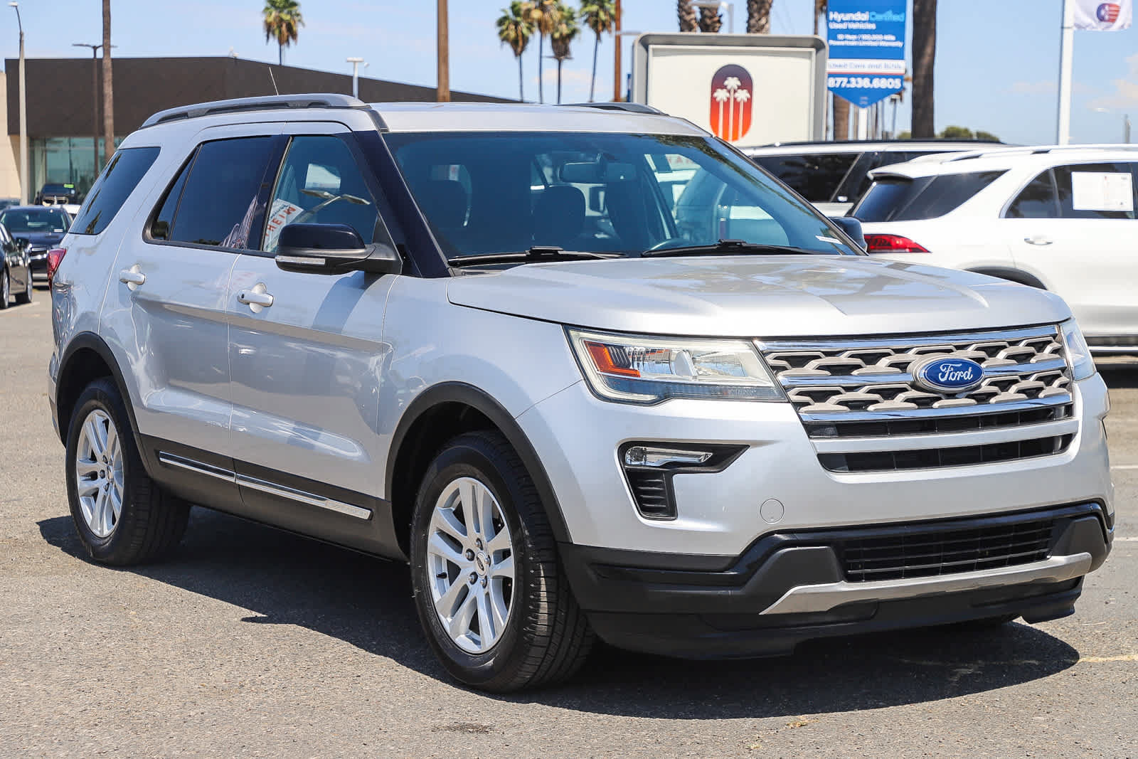 Used 2018 Ford Explorer XLT w/ Equipment Group 201A AWD/4WD image 3
